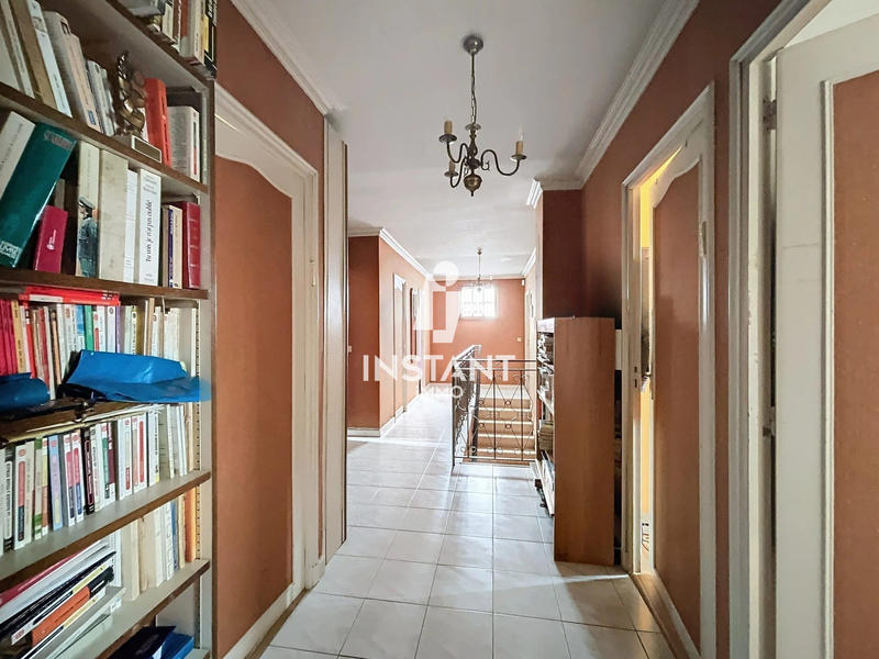 Maison traditionnelle - 200 m² - 8 pièces