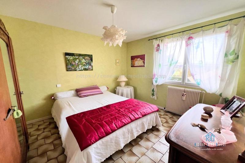 Maison traditionnelle - 222 m² - 7 pièces