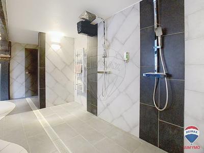 Maison - 240 m² - 9 pièces