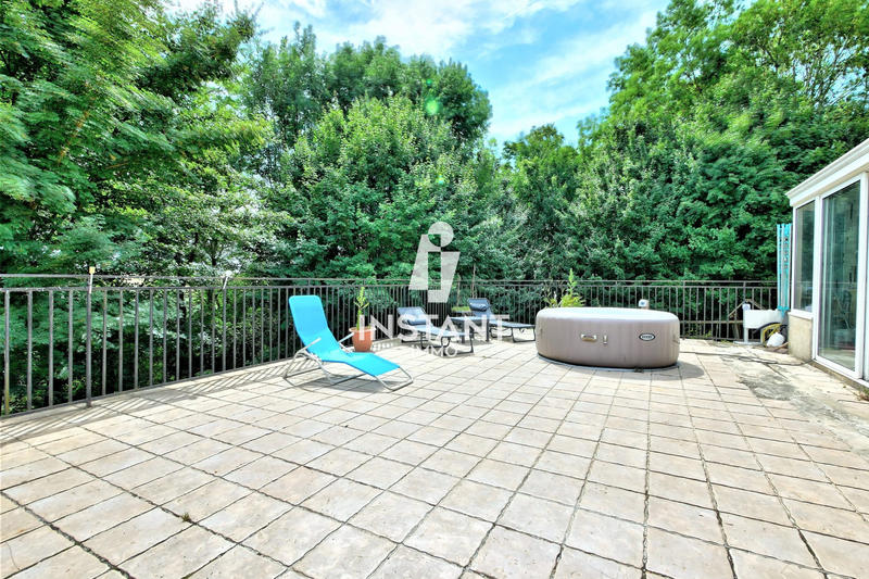 Maison - 210 m² - 9 pièces