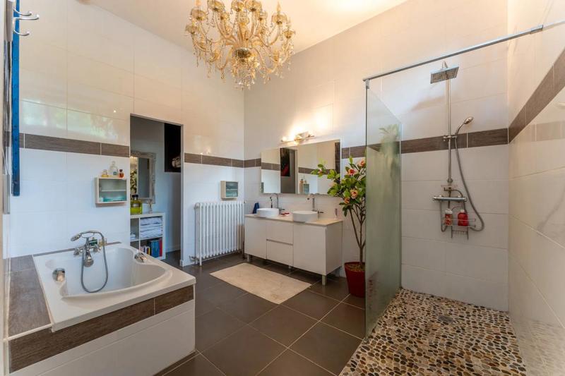 Maison - 394 m² - 5 pièces