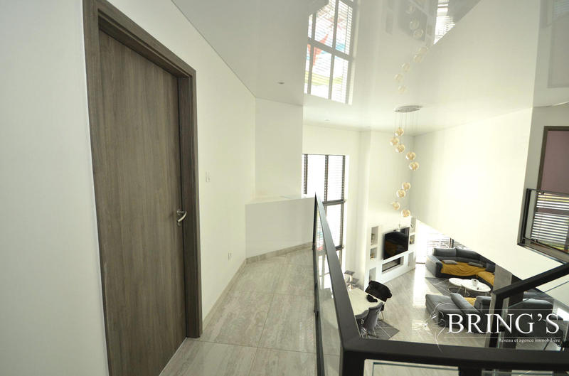 Villa - 275 m² - 7 pièces