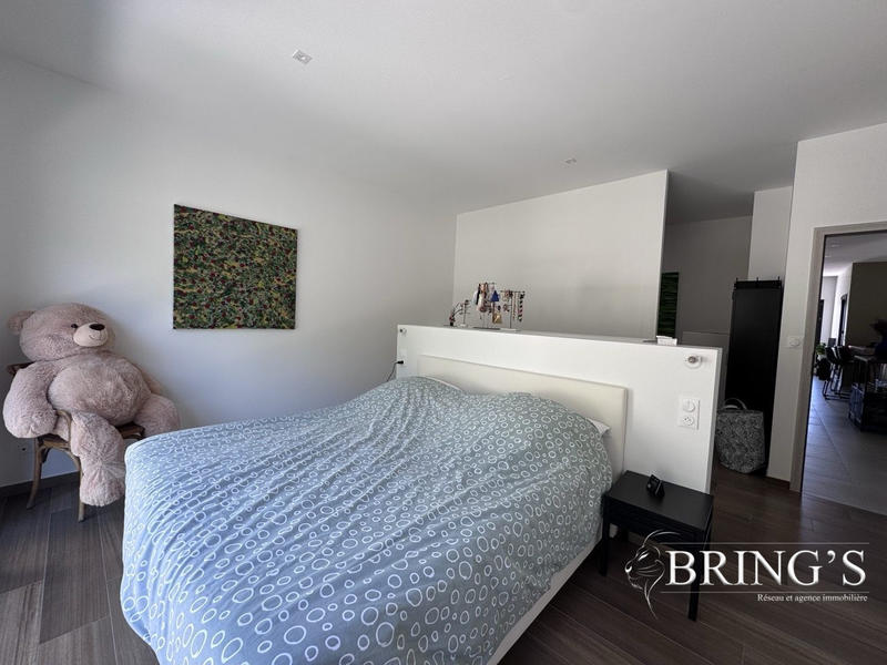 Maison - 221 m² - 7 pièces