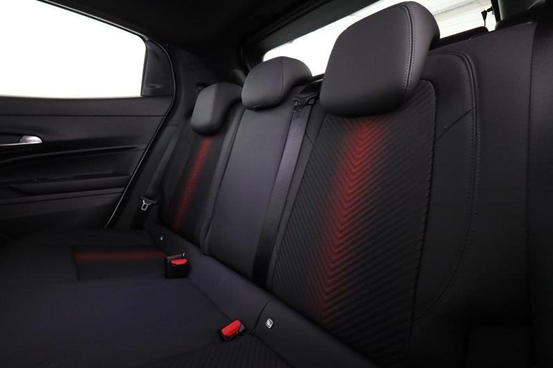 Alfa Romeo Junior 1.2 Ibrida Speciale Dct6 136 ch