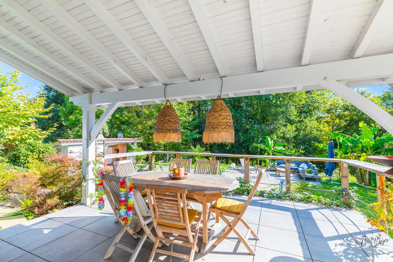 Maison - 180 m² - 8 pièces