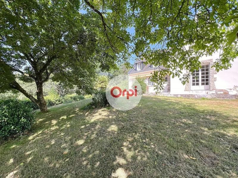 Maison - 180 m² - 9 pièces