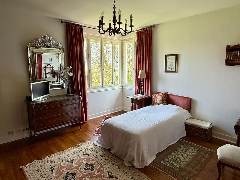 Maison - 225 m² - 10 pièces