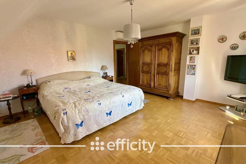 Maison - 216 m² - 8 pièces