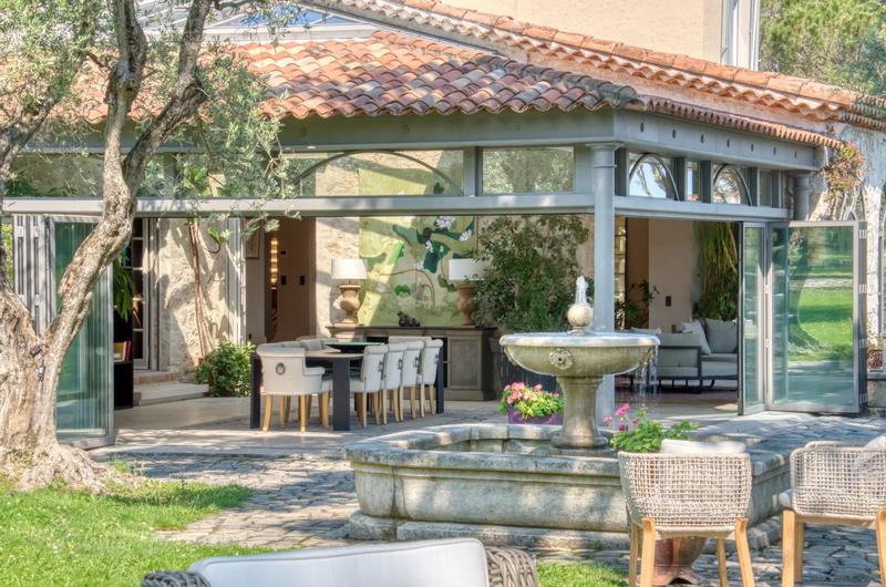 Villa - 1 200 m² - 16 pièces