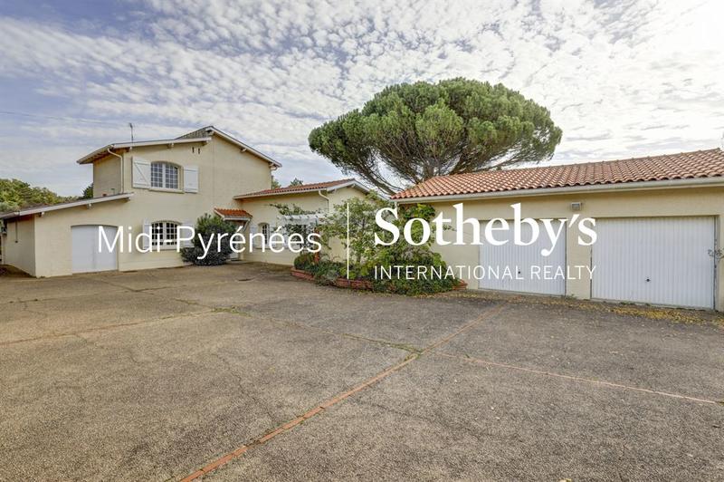 Maison - 270 m² - 10 pièces