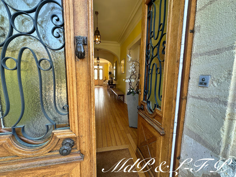 Maison de maîtres - 485 m² - 10 pièces