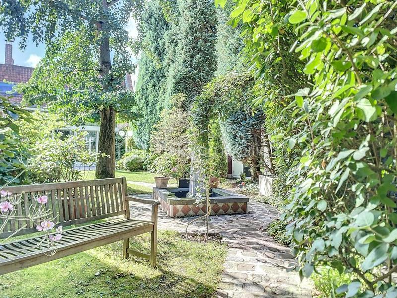 Demeure - 352 m² - 8 pièces