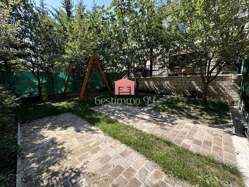 Maison contemporaine - 237 m² - 8 pièces