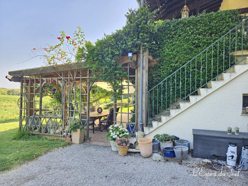 Maison - 251 m² - 9 pièces