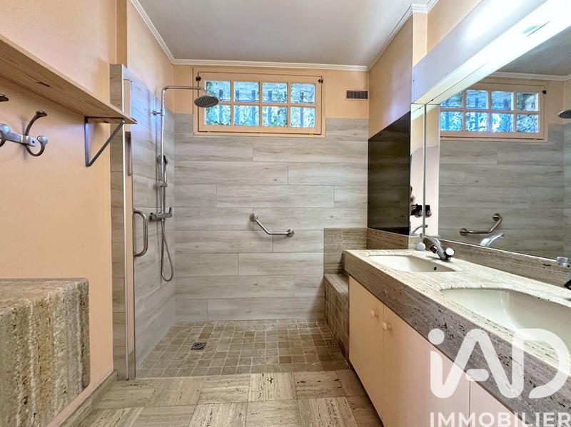 Maison - 325 m² - 8 pièces