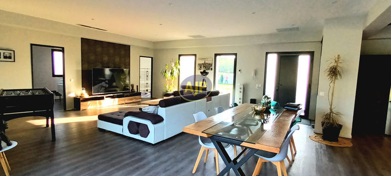 Villa - 200 m² - 6 pièces