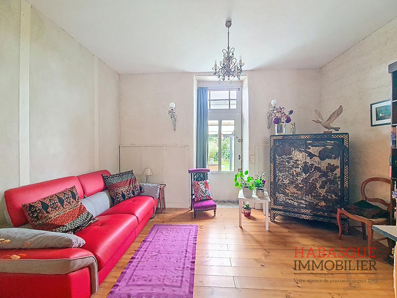 Maison - 152 m² - 9 pièces