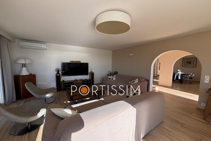 Maison - 242 m² - 5 pièces