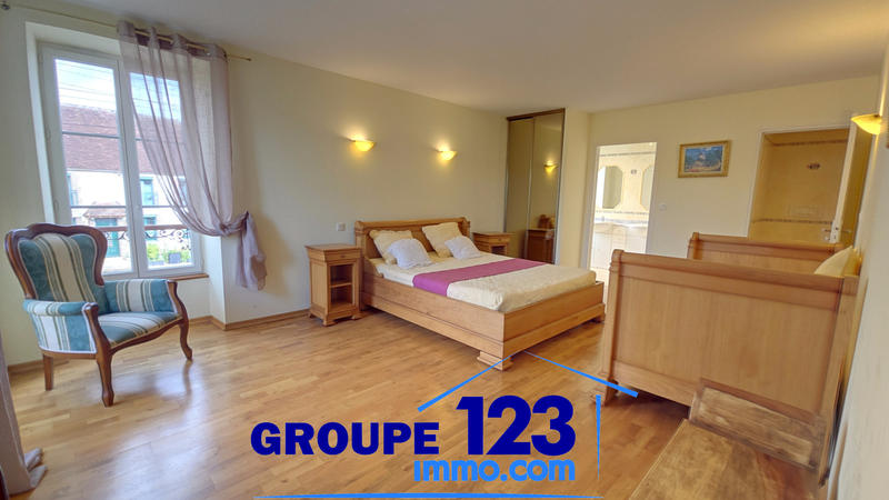 Maison - 382 m² - 10 pièces