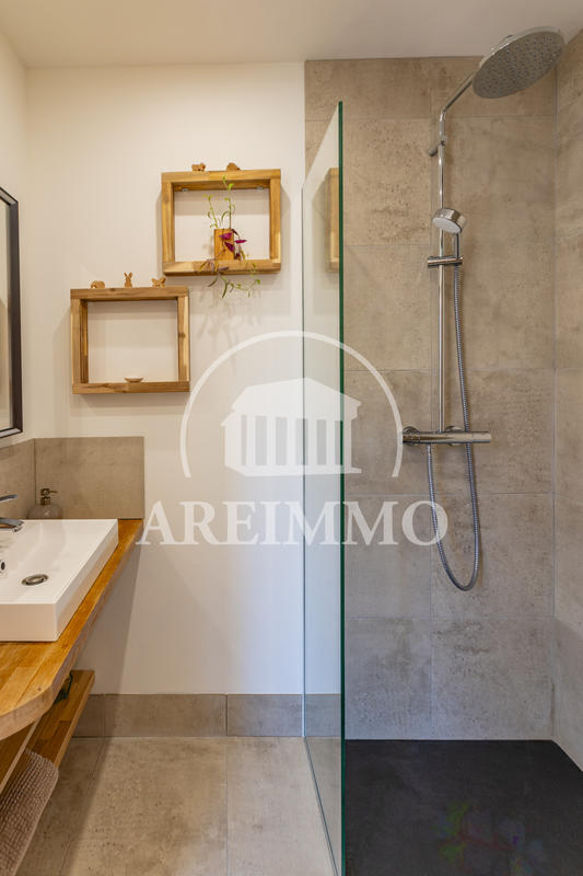 Maison - 228 m² - 11 pièces