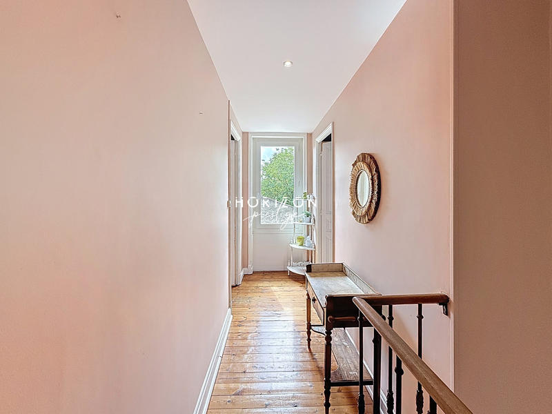 Maison - 183 m² - 6 pièces