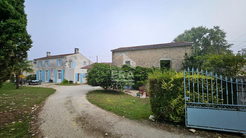Maison - 224 m² - 10 pièces