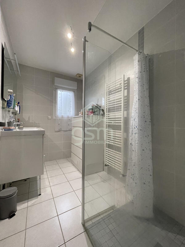 Maison traditionnelle - 131 m² - 7 pièces