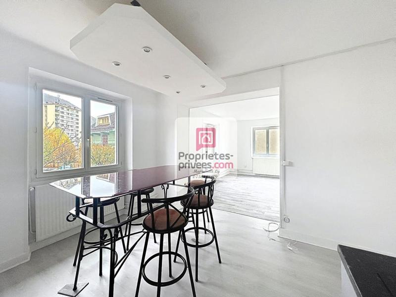 Maison - 200 m² - 13 pièces