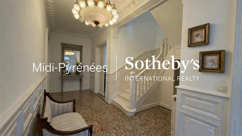 Maison de ville - 385 m² - 15 pièces