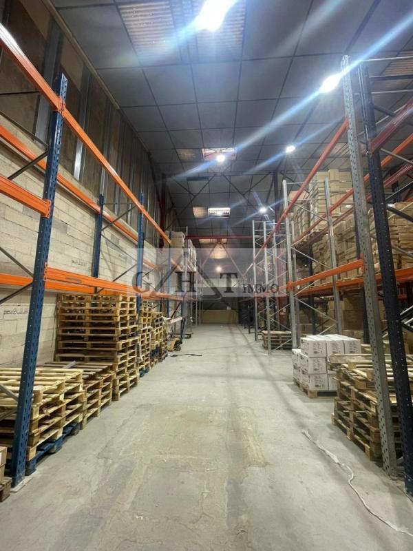 Entrepôt - 1 445 m²