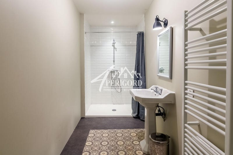 Maison - 435 m² - 11 pièces