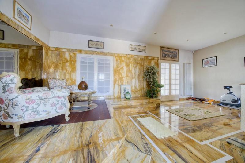 Propriété - 600 m² - 11 pièces