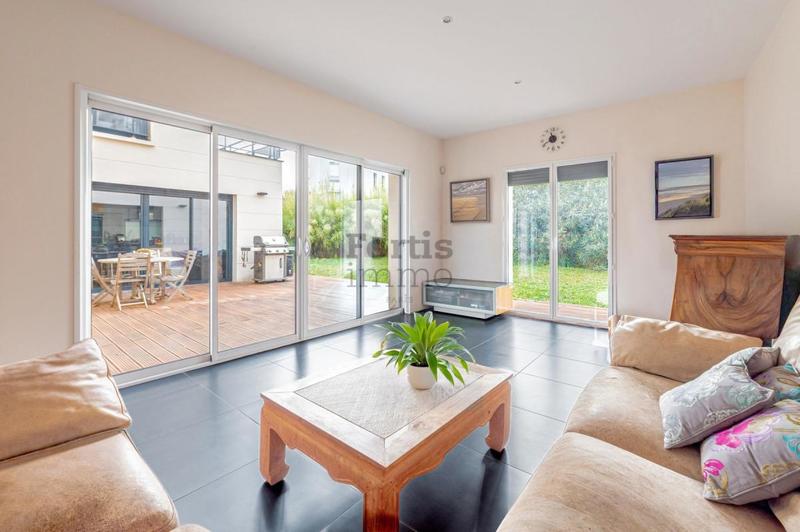 Maison d'architecte - 263 m² - 8 pièces