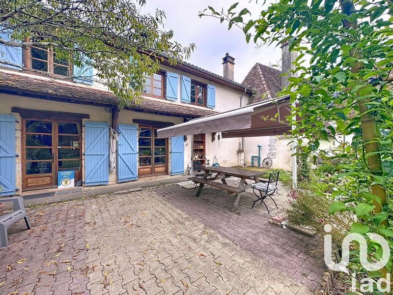 Maison - 313 m² - 15 pièces