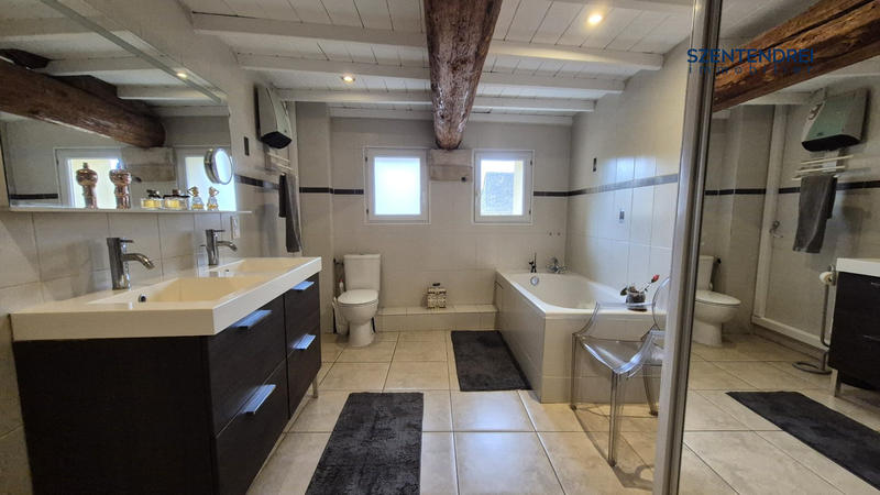 Maison - 207 m² - 6 pièces