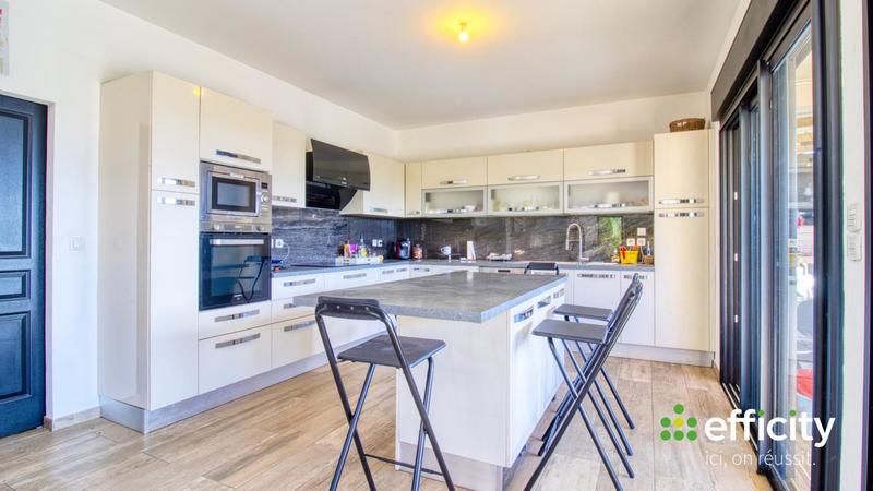 Maison - 149 m² - 5 pièces