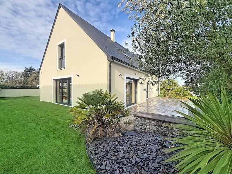 Maison - 204 m² - 6 pièces