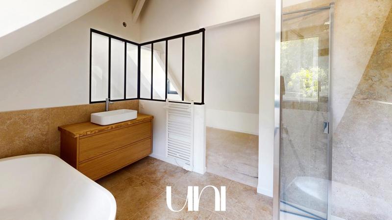 Maison - 205 m² - 7 pièces