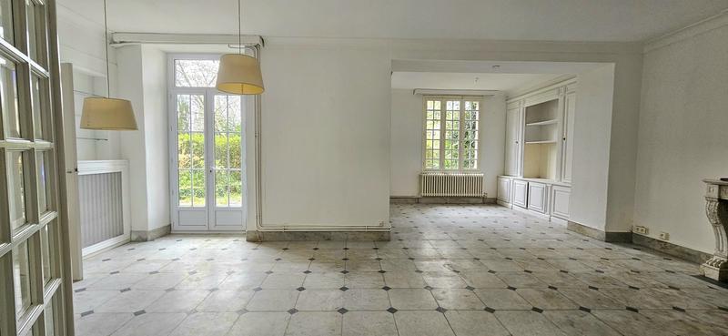 Maison - 203 m² - 9 pièces