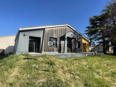 Maison - 230 m² - 6 pièces