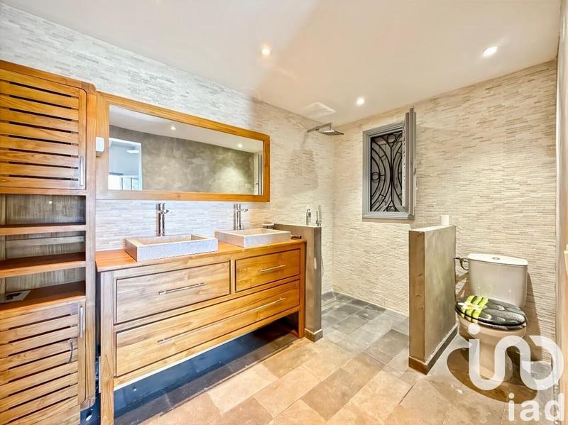 Maison - 200 m² - 6 pièces