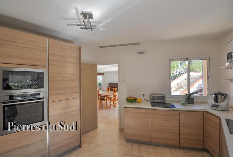 Maison - 350 m² - 6 pièces