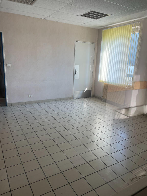 Local d'activité / Entrepôt - 680 m²