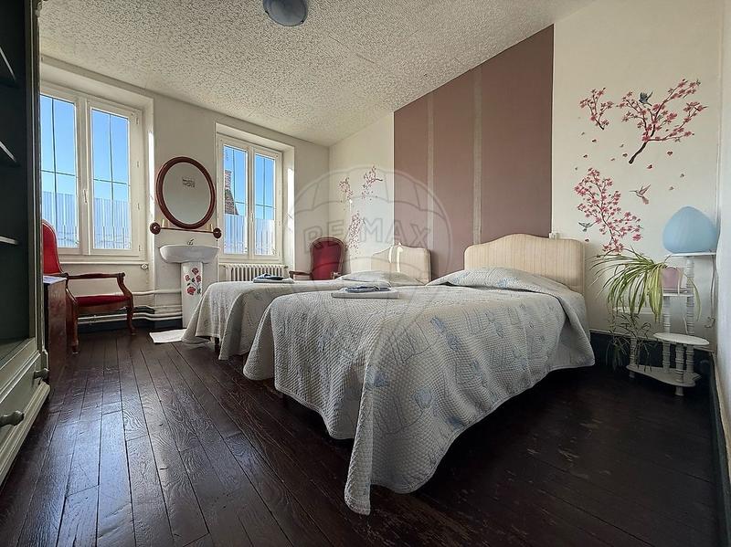 Maison de ville - 239 m² - 10 pièces