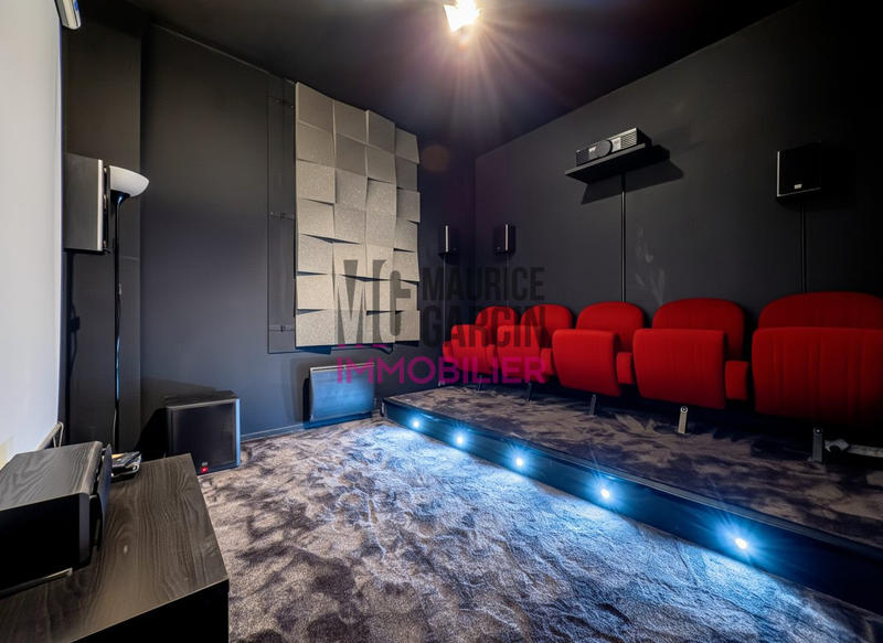 Maison - 280 m² - 8 pièces