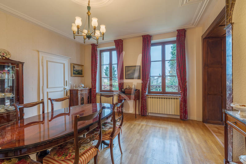 Maison - 226 m² - 7 pièces