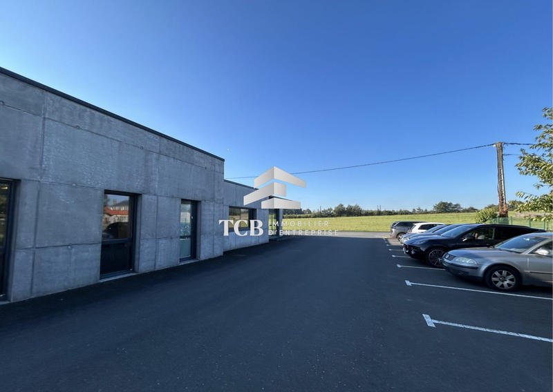 Local d'activités - 607 m²