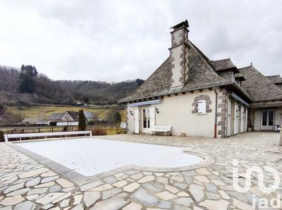 Maison - 210 m² - 6 pièces