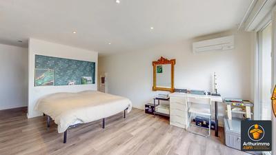 Maison traditionnelle - 180 m² - 7 pièces