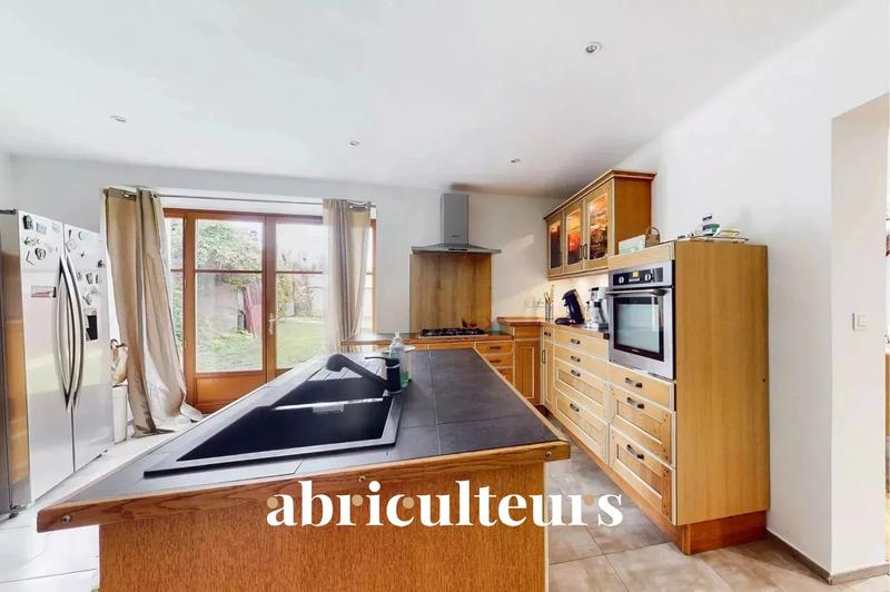 Maison - 260 m² - 7 pièces